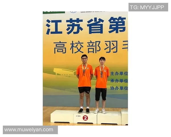 广州羽毛球队与南京羽毛球队赛后复盘分析比赛经验与战术调整